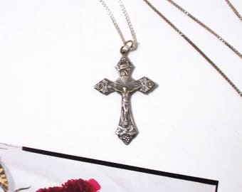 Sterling Silver Large Raised Detail Cross & 30" Rolo Link Chain (Italy)