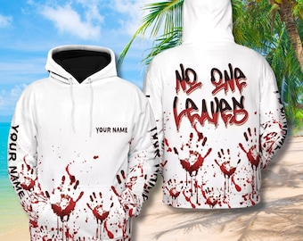 Pode incluir: Moletom branco com capuz forrado de preto, com impressões de mãos vermelhas e desenhos de respingos de sangue. O texto "YOUR NAME" é impresso na frente e nas mangas, e "NO ONE LAUGHS" nas costas.