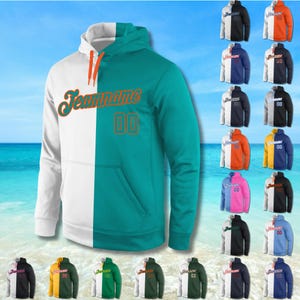 Puede incluir: Una sudadera con capucha de dos tonos en blanco y verde azulado. La palabra "Teamname" está escrita en naranja, junto con el número "00". Se muestran otras sudaderas con capucha en varias combinaciones de colores en el fondo.