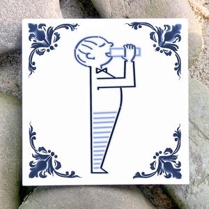 Cologne tile in Delft blue, Reissdorf figure, decorative ceramic tile, coaster, wall tile, gift idea, hanger optional, home decoration
