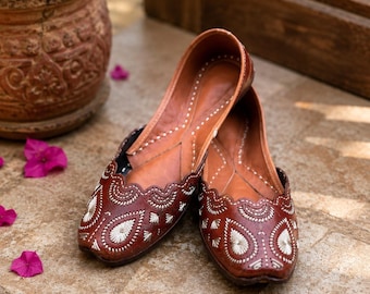 Artisan Punjabi Jutti | Comfortable Ethnic Leather Flats | Handmade Indian Shoes for Women