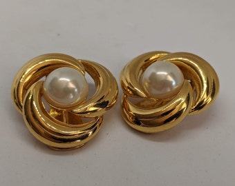 Clip On Gold Chunky Curl Summer Fashion 1960s Vendome Earrings
