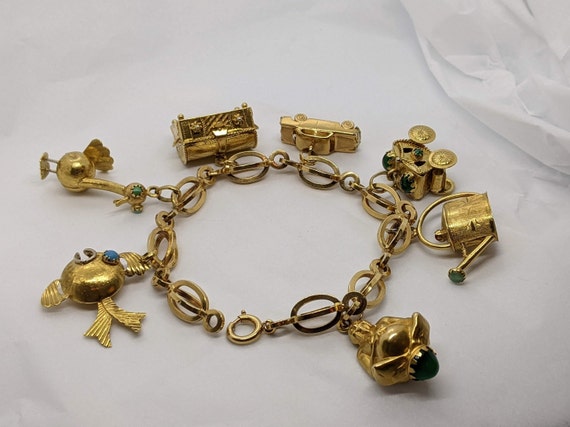 Chanel Gold CC Clasp Chain Surround Pin