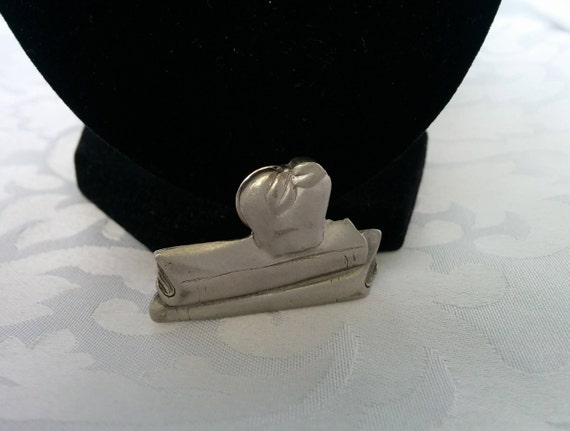 LCD Canada Pewter School Pin, Lindsay Claire Desi… - image 2