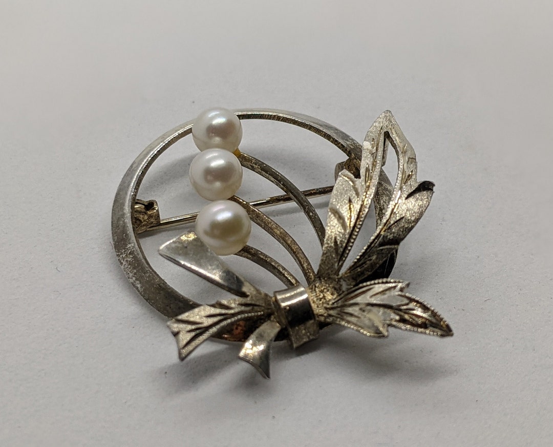 vintage Japan Mikimoto sterling Silver 925 pearls pin brooch