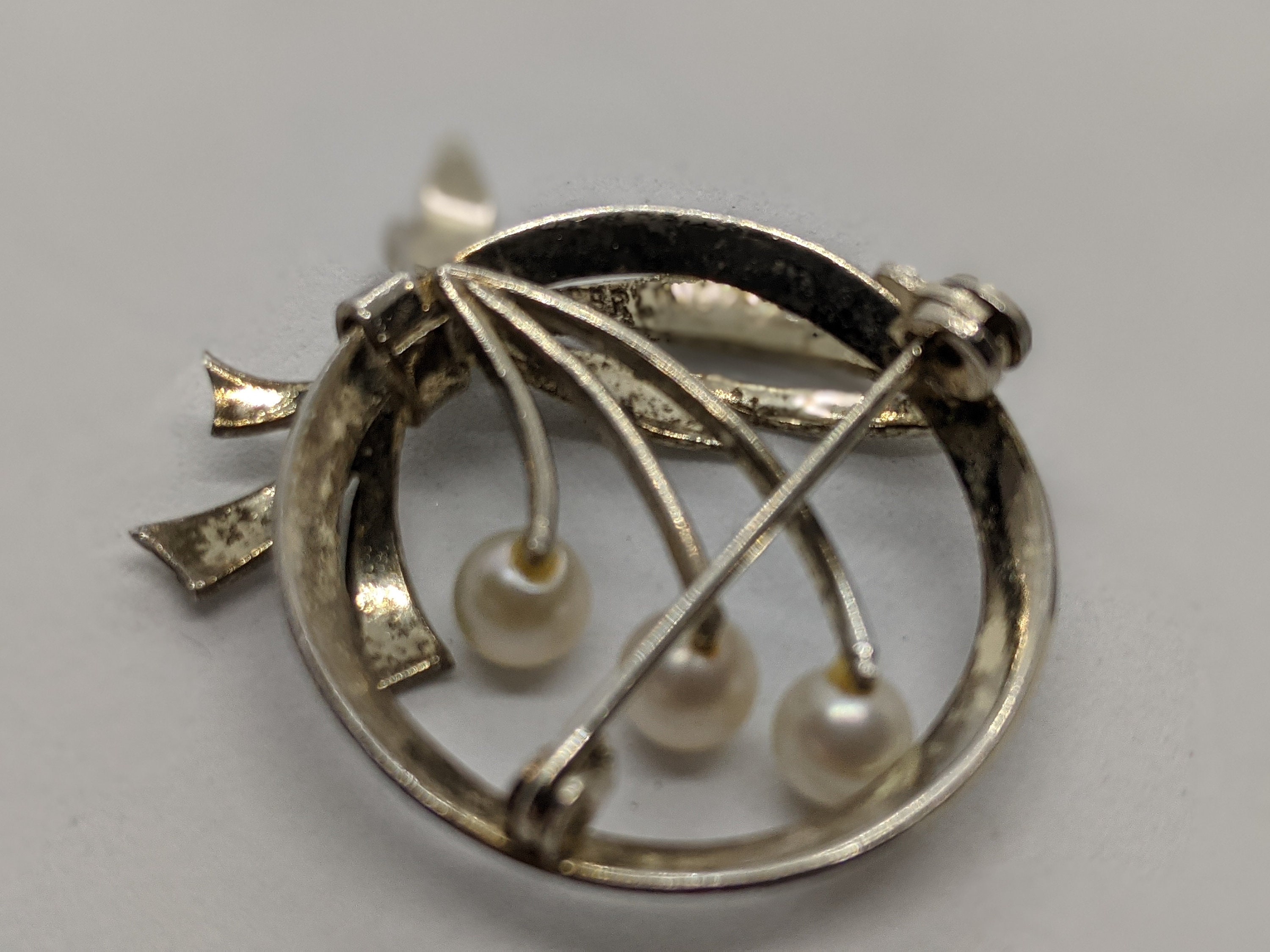 Small Pearl Lily Brooch | Shine Trim