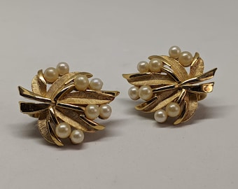 Crown Trifari Gold Tone Pearl Earrings Clip Ons