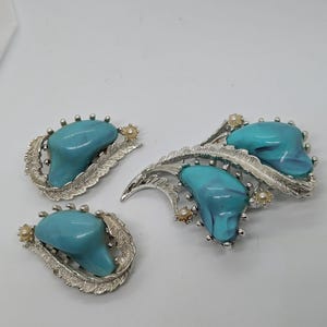 Vintage Coro Brooch and Earring Set Faux Turquoise Leaf Design, Coro Demi Parure Clip On Earrings