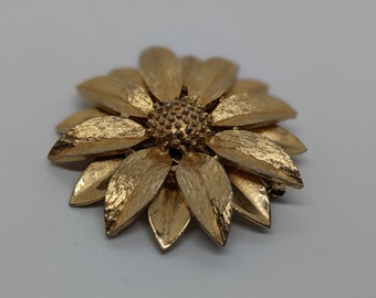 Sarah Coventry Gold Tone Flower Brooch 2.25 Inches Wide