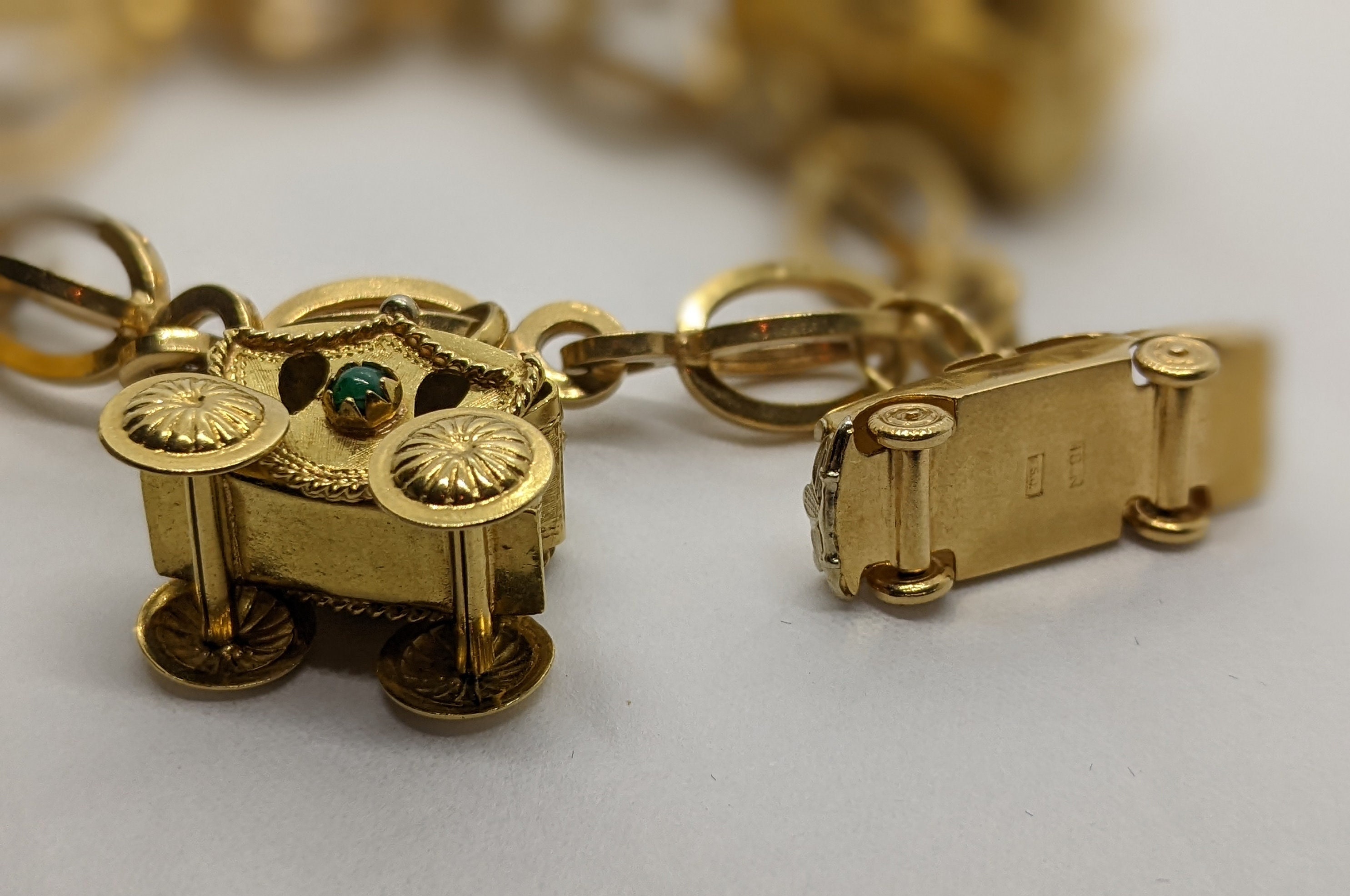Unoaerre Vintage Italian Gold Charm Bracelet