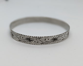 Vintage Sterling Silver Bangle Bracelet Textured Star Design Small Wrist Size