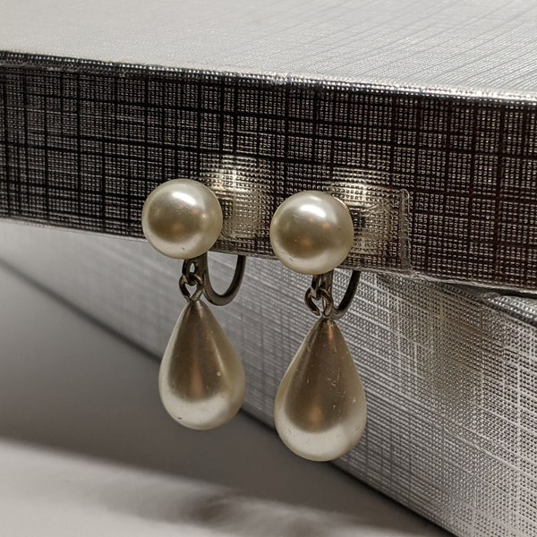 Vintage Richelieu Pearl Dangle Earrings 1 Inch Long Screw Backs