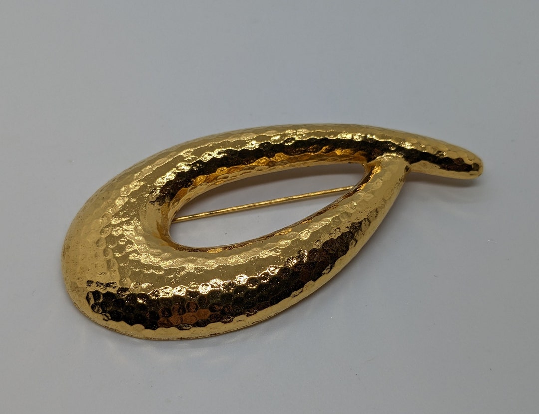 Broche Vintage Finement Travaillée En Relief Couleur Or - Signée Monet N°4229, Bon état