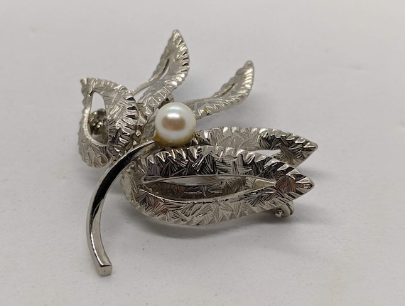 Broche Vintage Feuille En Métal Doré Texturé Avec Perle Véritable - Bijou Ancien élégant