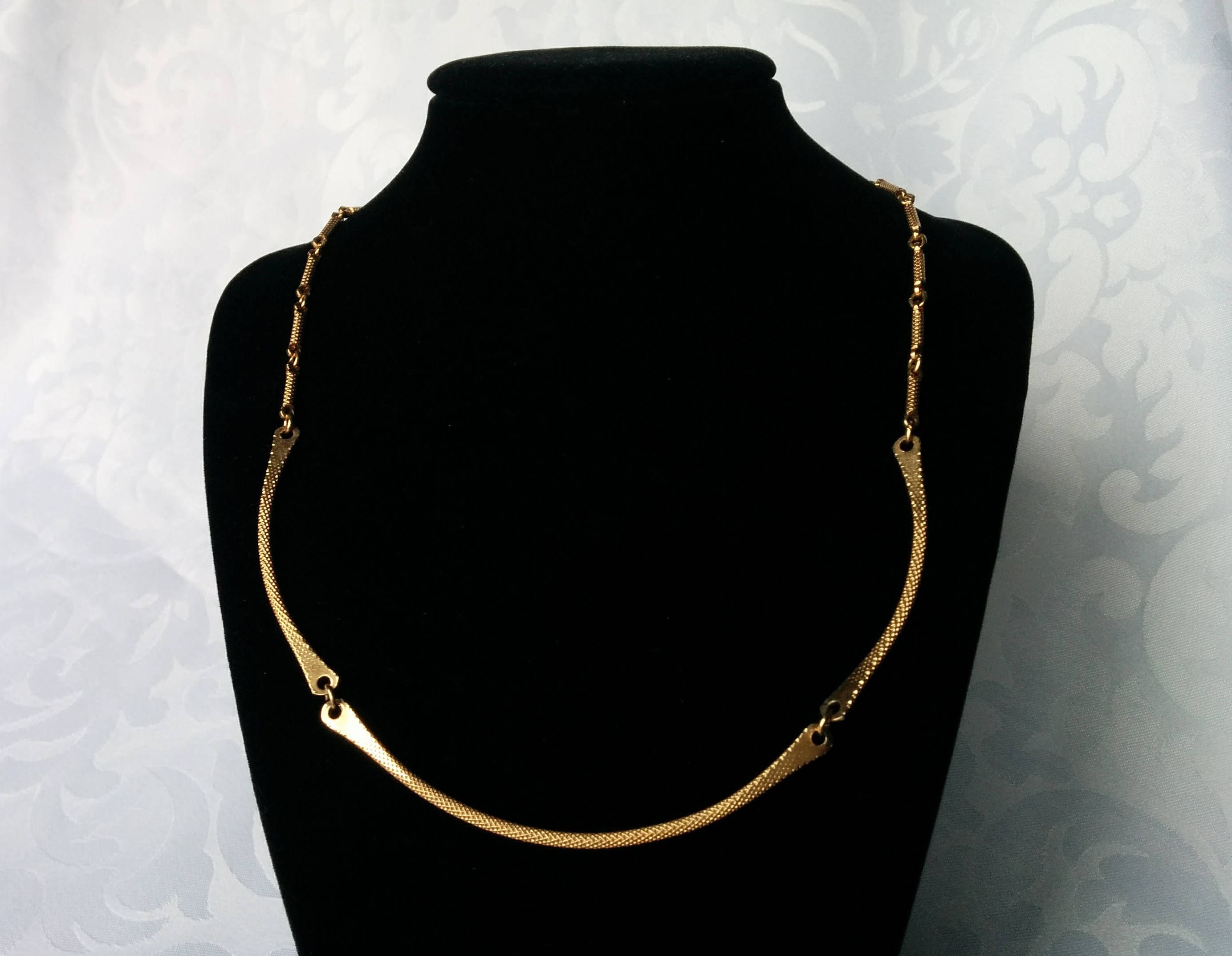 Sarah Coventry Necklace Gold Tone 