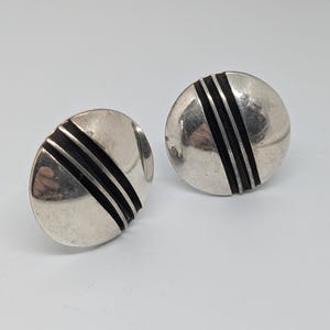 Vintage Navajo Tom Yazzie Sterling Earrings Clip Ons Artist Signed 1 Inch Size