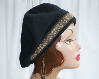 Black Beret with Running Wheat Trim