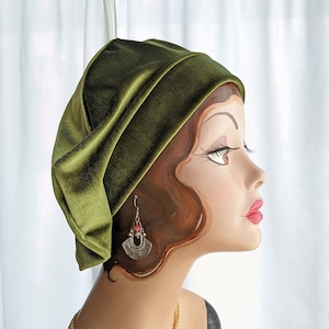 Vintage Green Velvet Slouch Beret Hat For Women Handmade Soft Fabric 1980s Style Green Velvet Beret - Etsy main image 3