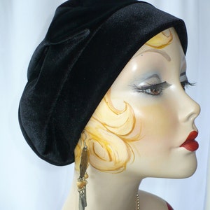 Women's Black Velvet Beret image 3