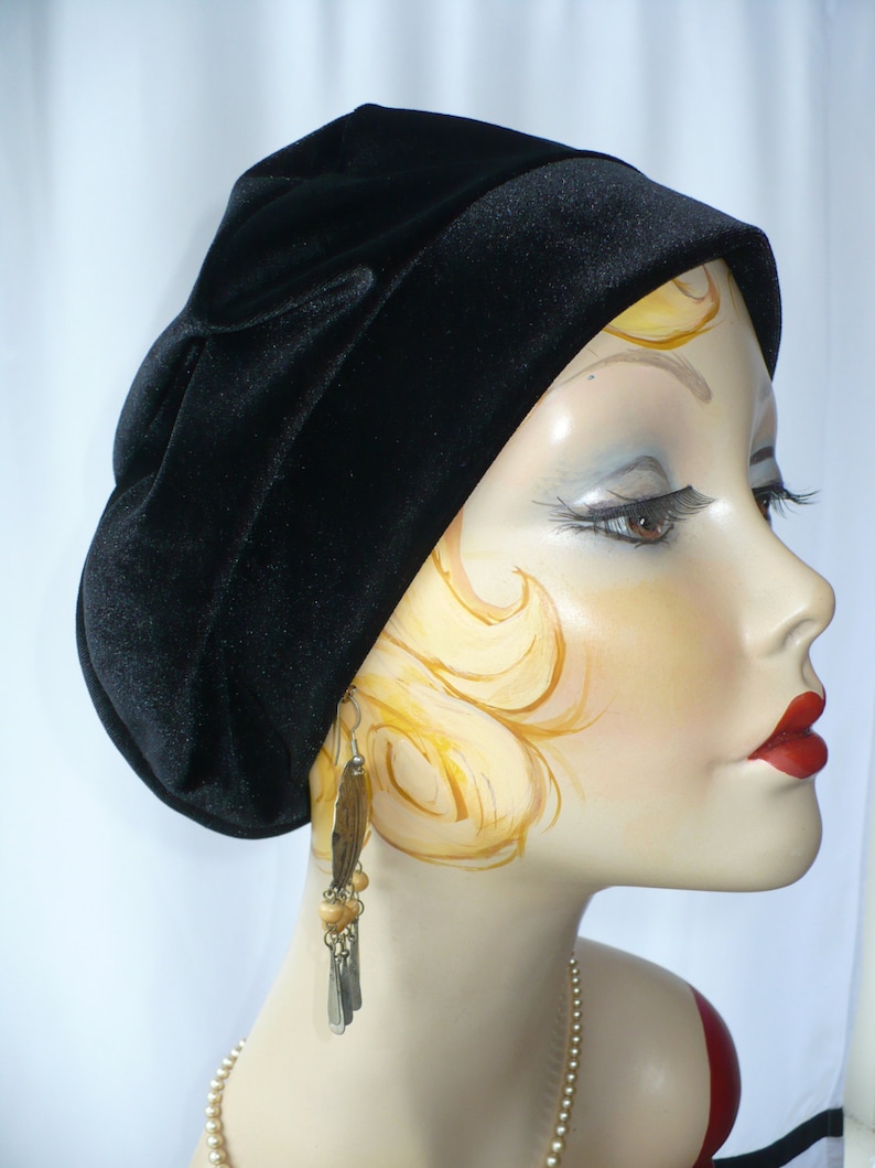 Women's Black Velvet Beret image 3