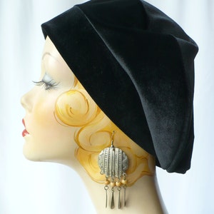 Women's Black Velvet Beret image 4