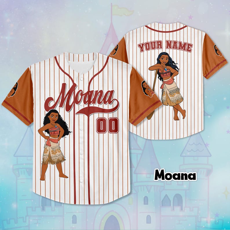 Puede incluir: Camiseta de b&eacute;isbol a rayas blancas y marrones, con el nombre "Moana" en escritura granate. La camiseta tiene mangas marrones y el n&uacute;mero "00". La parte trasera muestra "YOUR NAME" y una imagen de dibujos animados de Moana.