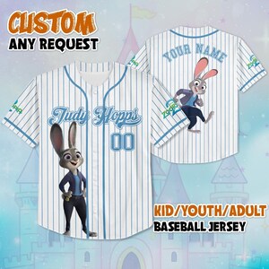 Pu&ograve; includere: Un set di tre tazze in ceramica con finitura opaca e macchiettata. Le tazze sono nei toni del crema, grigio chiaro e grigio scuro. Ogni tazza ha un design semplice e minimalista, perfetto per caff&egrave; o t&egrave;.