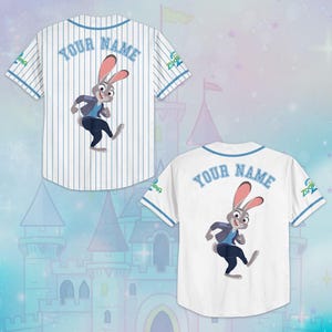 Pu&ograve; includere: Un set di tre tazze in ceramica con finitura opaca e macchiettata. Le tazze sono nei toni del crema, grigio chiaro e grigio scuro. Ogni tazza ha un design semplice e minimalista e un manico arrotondato.