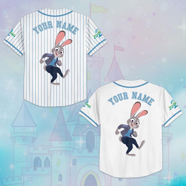 Pu&ograve; includere: Un set di tre tazze in ceramica con finitura opaca e macchiettata. Le tazze sono nei toni del crema, grigio chiaro e grigio scuro. Ogni tazza ha un design semplice e minimalista e un manico arrotondato.