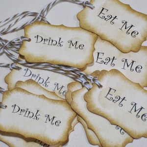 10 Eat Me Drink Me Paper Tags Vintage Alice in Wonderland Wedding Tags Bridal Shower Tags Baby Shower Tea Party afbeelding 1