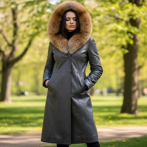 Handmade Women&#39;s Luxury Genuine Leather Black Coat With Fox Fur Hood