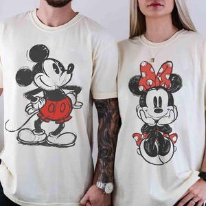 Camiseta con retrato vintage de Minnie Mouse, diseño clásico, estilo retro, para viajes a Disney, de Minnie, para vacaciones familiares en Disney. imagen 2