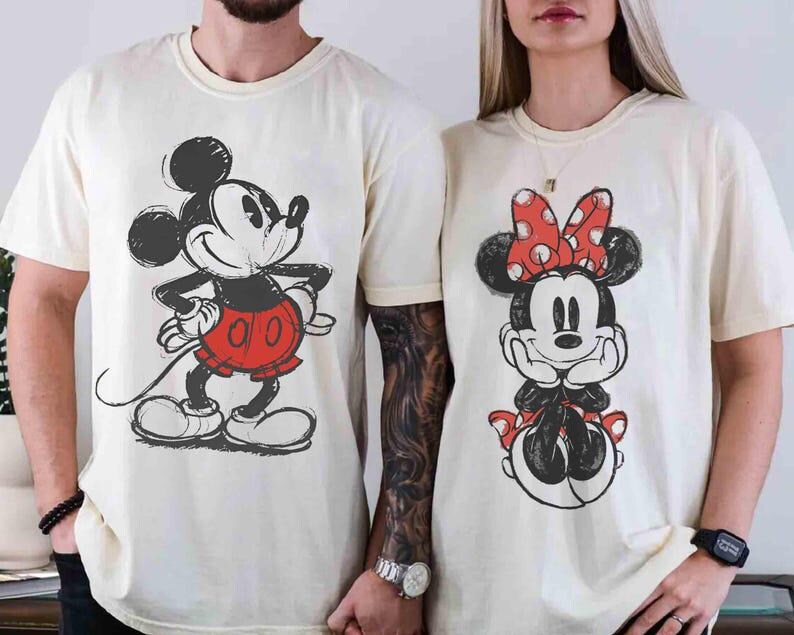 Camiseta con retrato vintage de Minnie Mouse, diseño clásico, estilo retro, para viajes a Disney, de Minnie, para vacaciones familiares en Disney. imagen 2