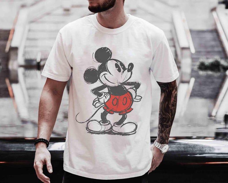 Camiseta con retrato vintage de Minnie Mouse, diseño clásico, estilo retro, para viajes a Disney, de Minnie, para vacaciones familiares en Disney. imagen 4