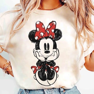 Camiseta con retrato vintage de Minnie Mouse, diseño clásico, estilo retro, para viajes a Disney, de Minnie, para vacaciones familiares en Disney. imagen 1