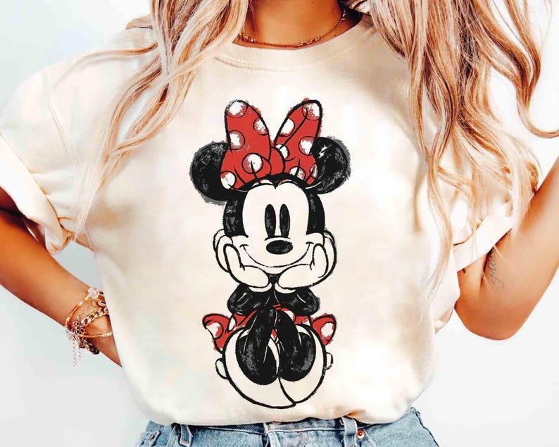 Camiseta con retrato vintage de Minnie Mouse, diseño clásico, estilo retro, para viajes a Disney, de Minnie, para vacaciones familiares en Disney. imagen 1
