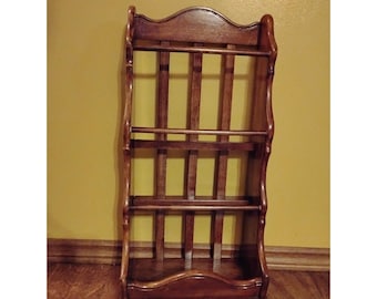 Stojak na książki, gazety, czasopisma, rustykalny, rzeźbiony w drewnie, VTG, 3 półki na kołki, 27x14