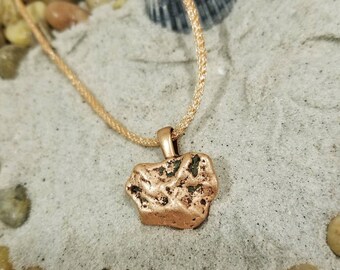 Copper mesh necklace with natural copper pendant