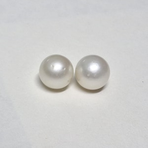 13mm White South Sea Pearl: AA Luster, Round Shape