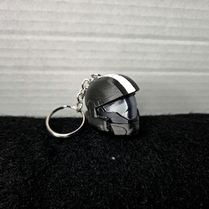 Halo Inspired Rookie ODST Soldier Helmet Keychain
