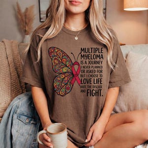 Multiples Myelom Bewusstsein Shirt, Burgunder Band Schmetterling T-Shirt, Multiples Myelom Überlebendes Geschenk, Krebs Krieger Tshirt, Onkologie Krankenschwester Geschenk