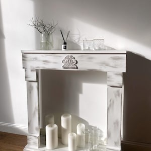 Mensola per camino in stile shabby chic realizzata a mano: decorazione per la casa in stile vintage.
