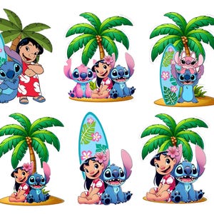 Może przedstawiać: Zestaw sześciu kolorowych obraz&oacute;w z kresk&oacute;wek z postaciami Lilo & Stitch. Każdy obraz zawiera Lilo, Stitch, a czasem Angel, wraz z palmami i deskami surfingowymi. Postacie są przedstawione w r&oacute;żnych pozach, w jasnych kolorach.