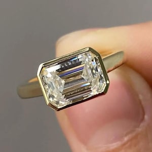 2.5 CT East-West Emerald Cut Moissanite Diamond Ring, 14K Yellow Gold Bezel Set Solitaire Wedding Ring, Engagement Ring, Proposal Ring Gift