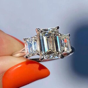 Verlobungsring mit drei Steinen im Smaragdschliff, Moissanit Diamant Ring, 14K Weißgold Ring, Jubiläumsring, Art-Deco-Hochzeitsschmuck für Sie