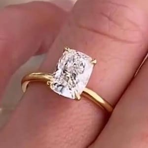 Kissenschliff Moissanit Verlobungsring, Versteckter Halo Ring, 14K Gelbgold Solitär Ring, Zierlicher Goldring für Heiratsantrag Ring, Hochzeitsgeschenk