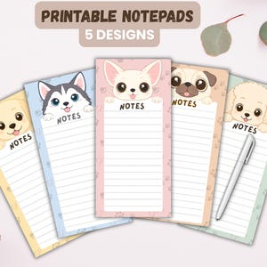 Puede incluir: Cinco blocs de notas rectangulares imprimibles con ilustraciones de perros de estilo caricatura en la parte superior. Cada bloc tiene la palabra NOTES impresa sobre líneas horizontales y un patrón de huellas. Los diseños incluyen un golden retriever, husky, chihuahua, pug y caniche.