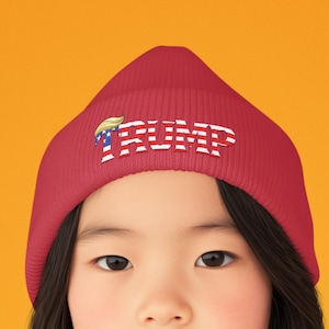Gorro de bebé bordado con la bandera de Trump, regalo republicano para bebé, gorro de punto con la bandera estadounidense patriótica, gorro conservador para bebé, gorro de invierno para bebé de EE. UU. imagen 1