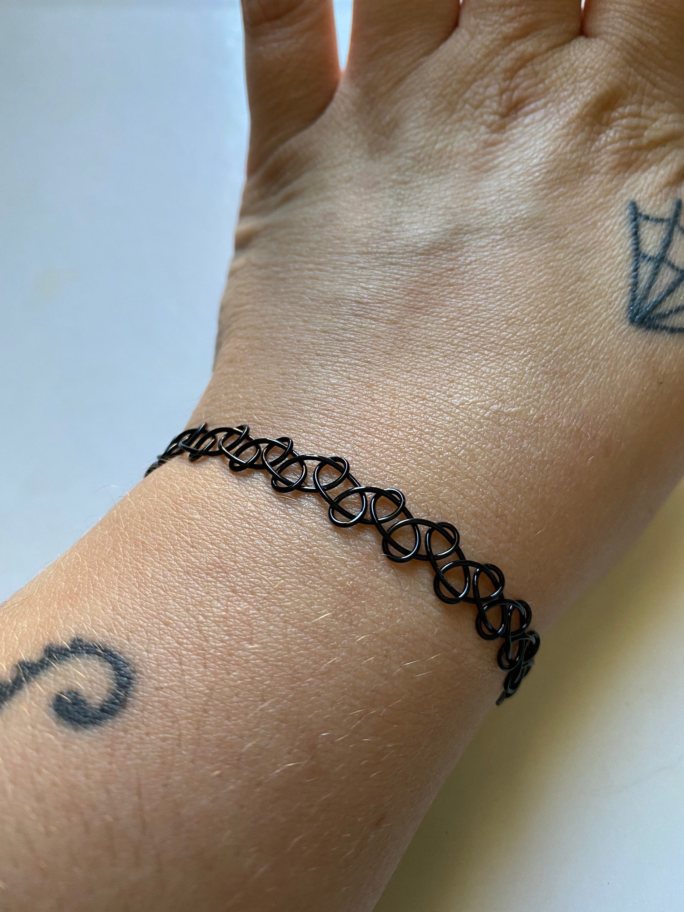 forstene jeg læser en bog Ligegyldighed Black Tattoo Choker Bracelet - Etsy