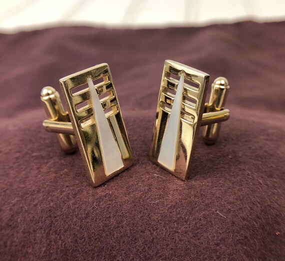 Vintage Gold Tone Cuff Links with Mother of Pearl… - image 7